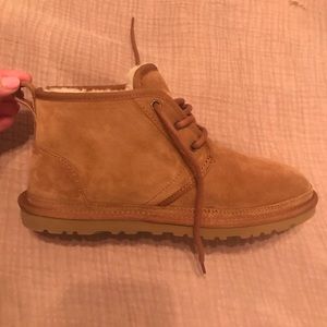 Brand new, never worn, Women’s UGG neumel boot